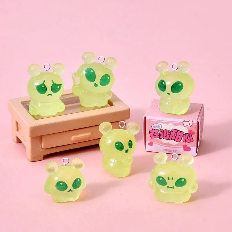 Body Jewelry Top - 10Pcs Cute Mini Green Alien Resin